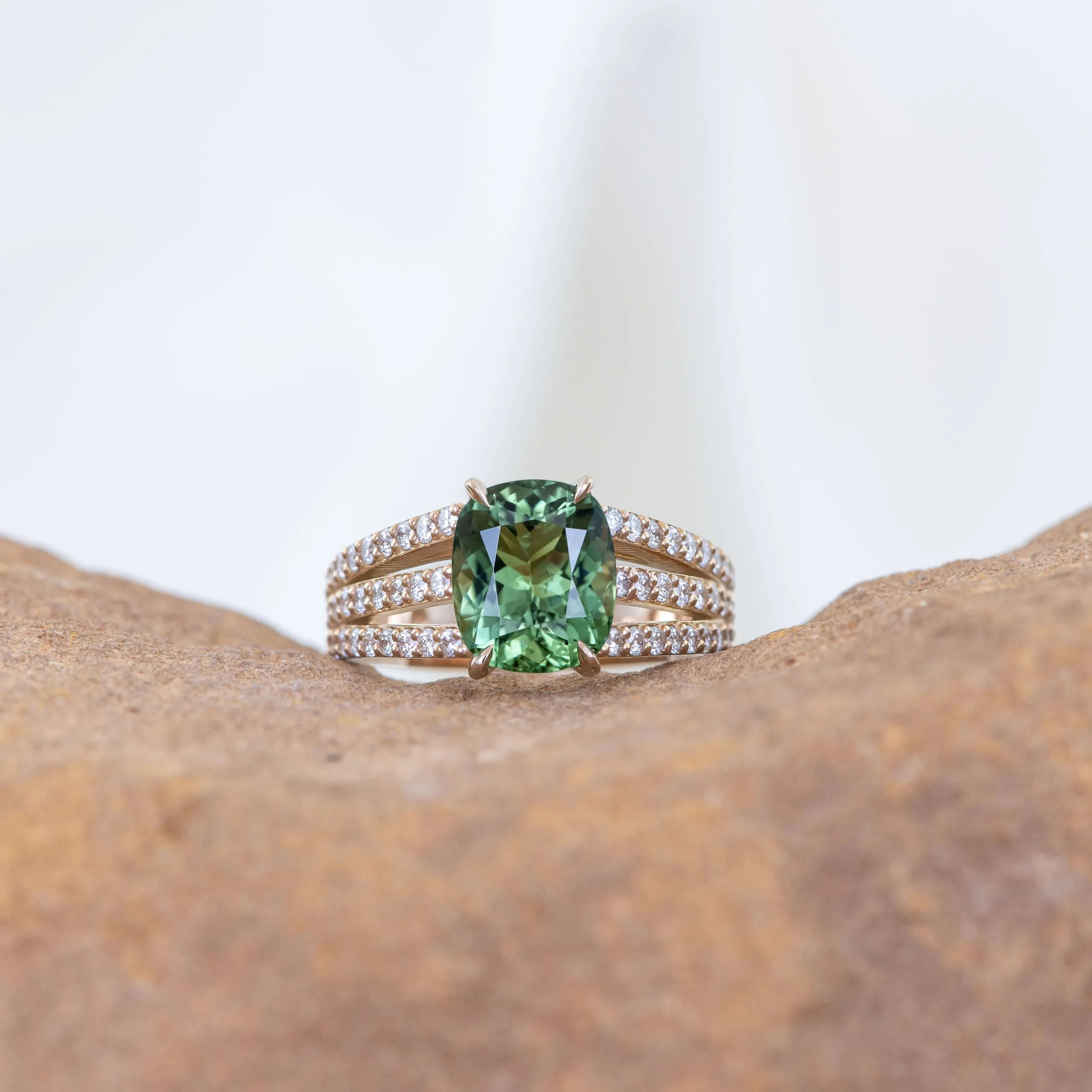 Or rose, Tourmaline verte, Diamants