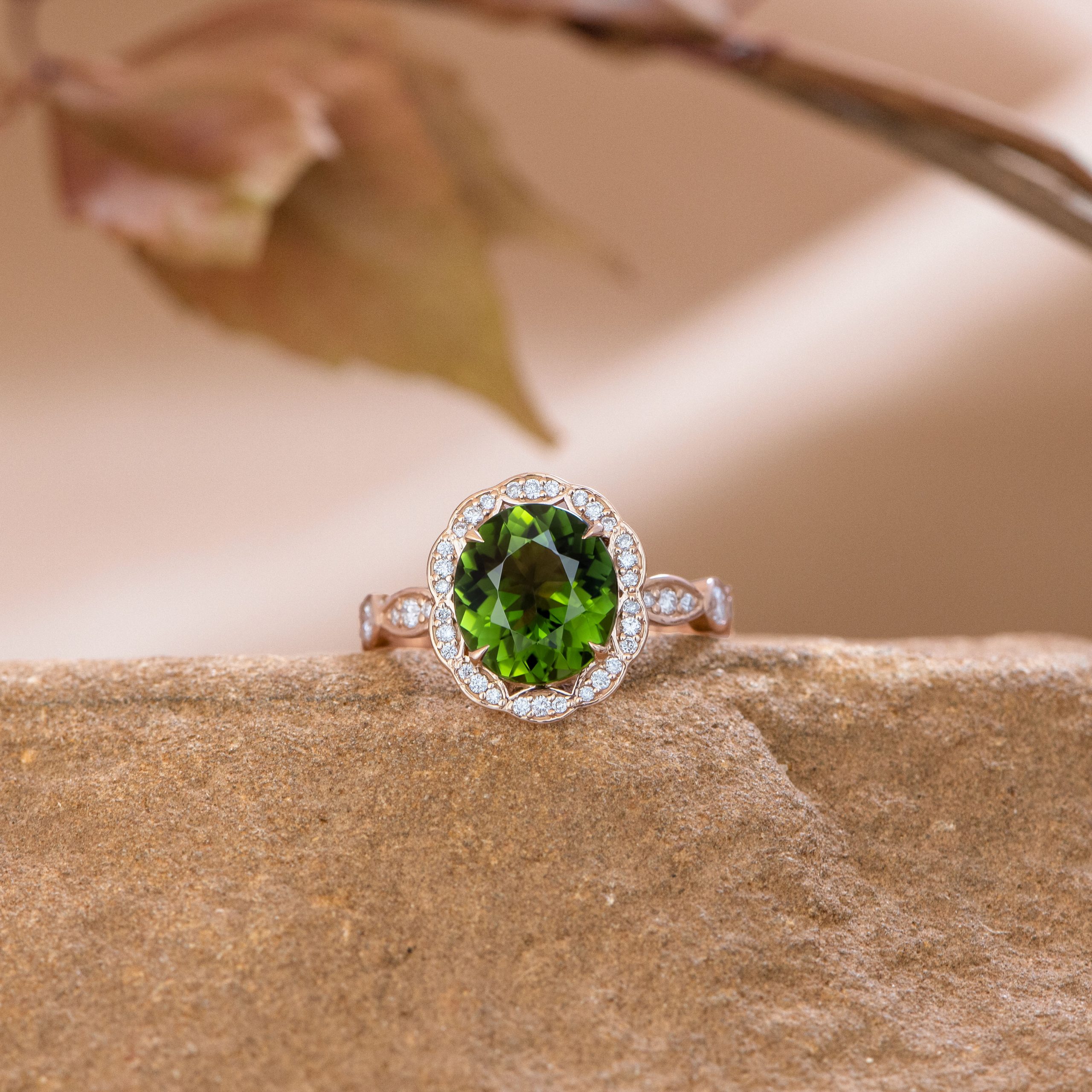 Or rose, Tourmaline verte, Diamants
