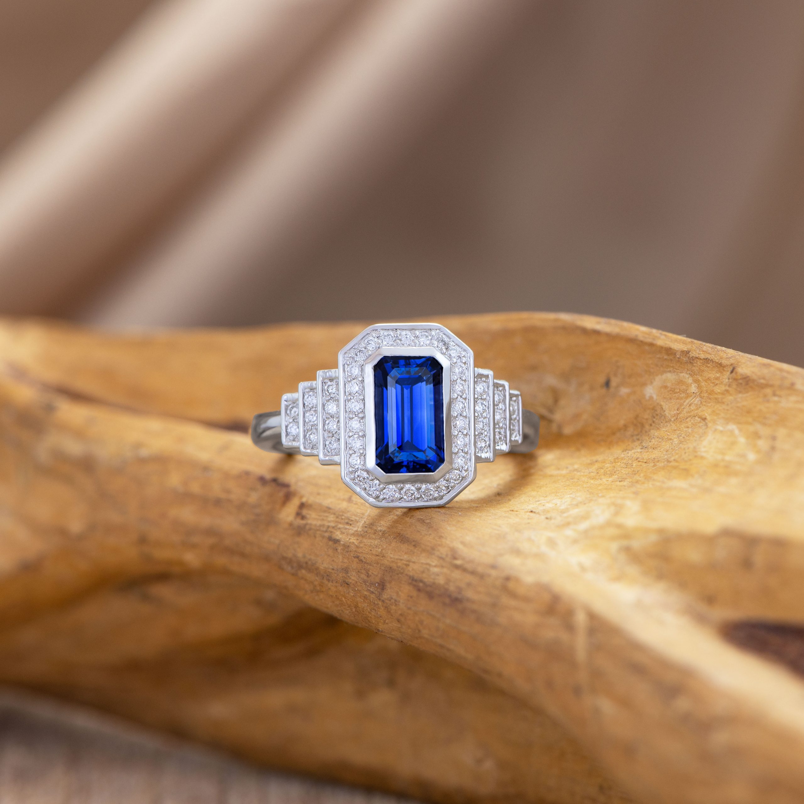 Or blanc, Saphir bleu, Diamants