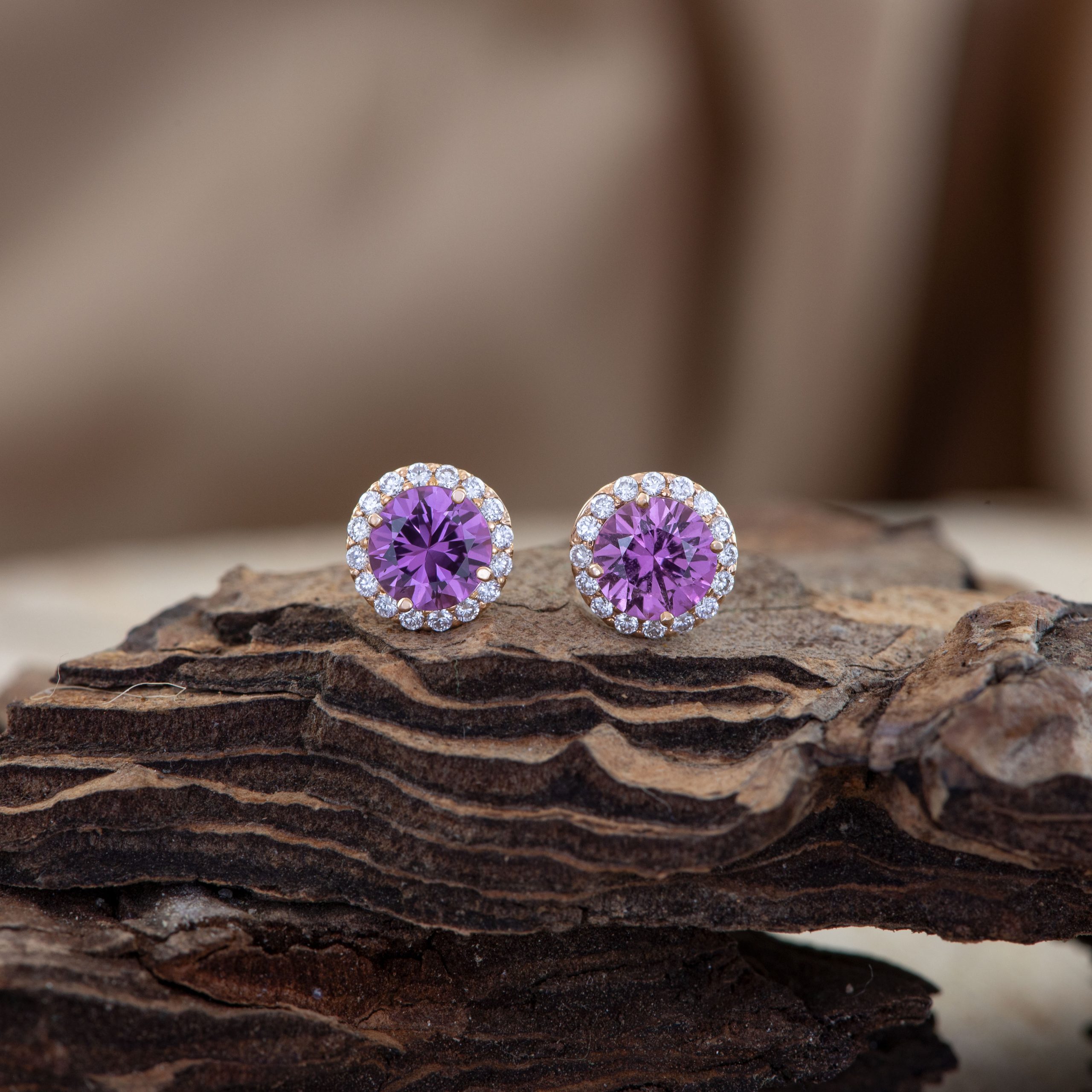 Or rose, Saphirs Violets, Diamants