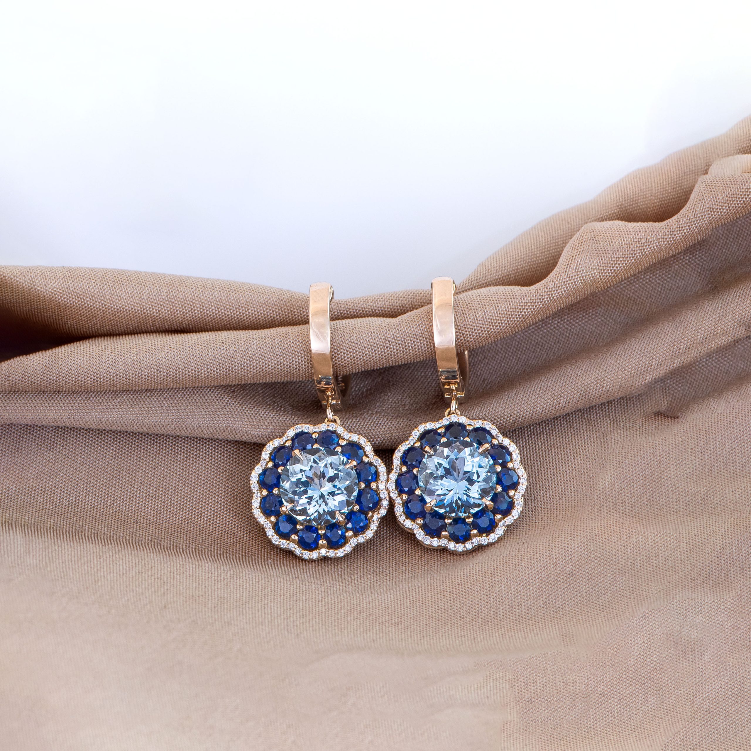 Or rose, Aigues-marines, Saphirs bleus, Diamants