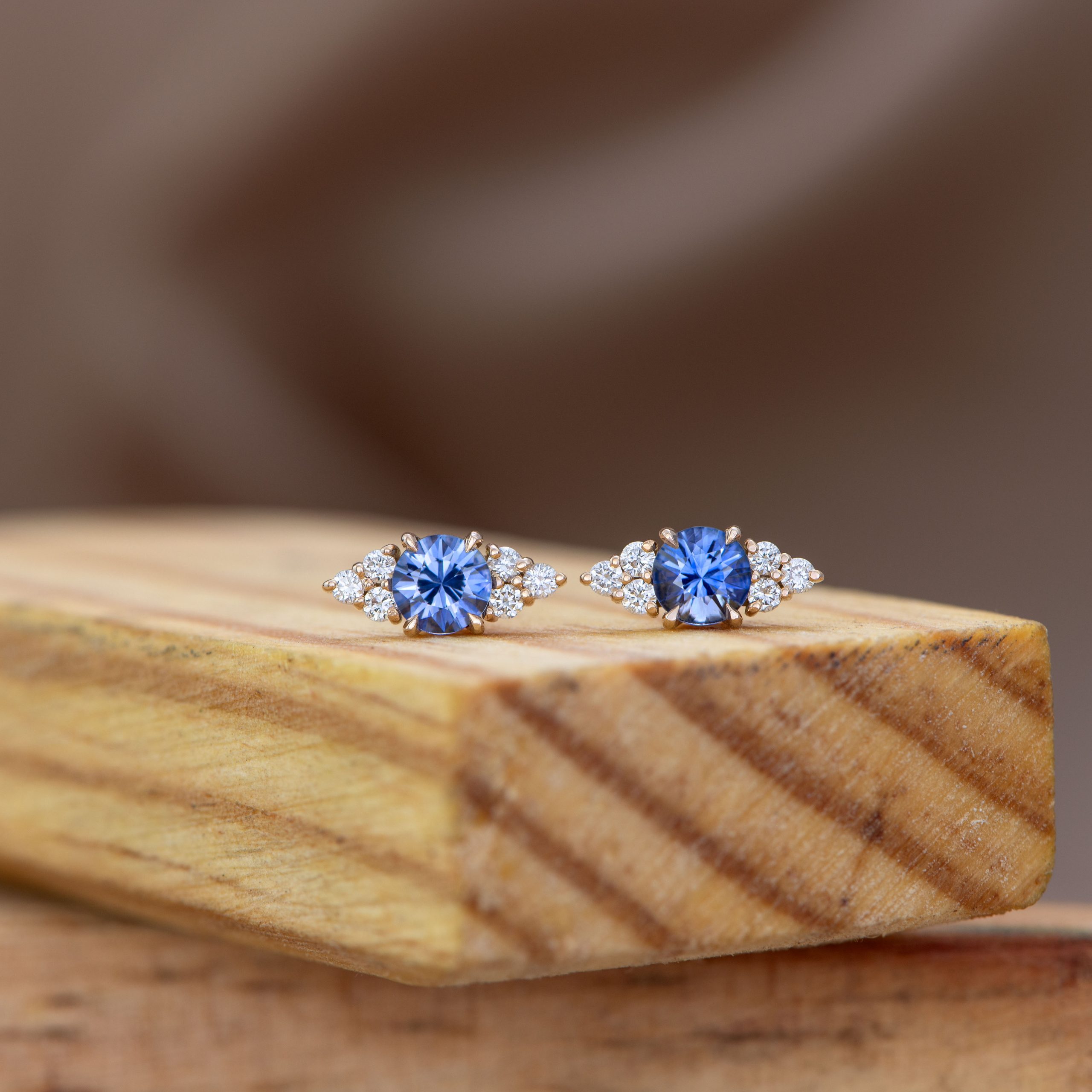 Or rose, Saphirs bleus, Diamants