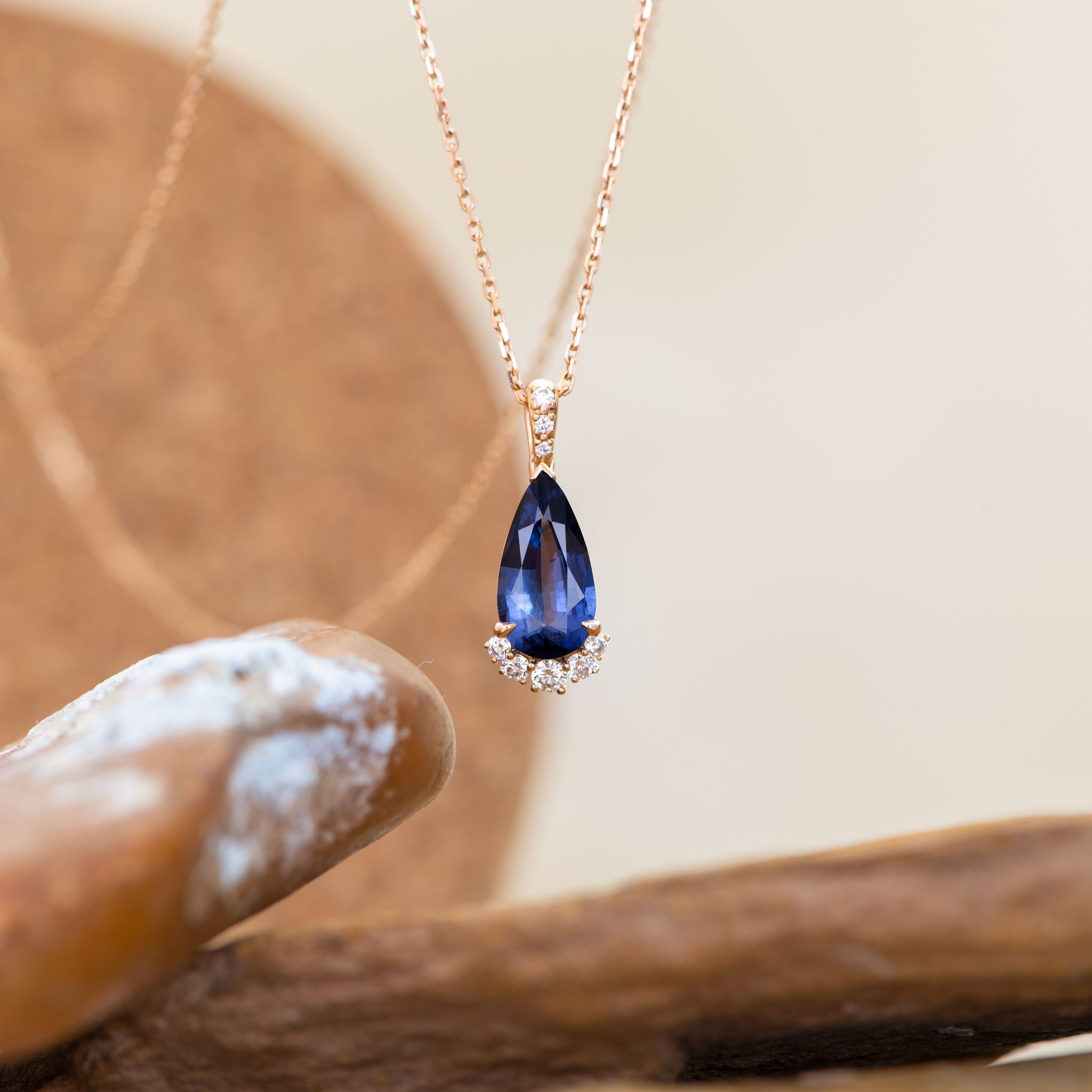 Or rose, Spinelle, Diamants