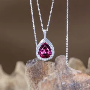 Or blanc, Rhodolite, Diamants