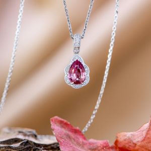 Or blanc, Saphir Padparadscha, Diamants
