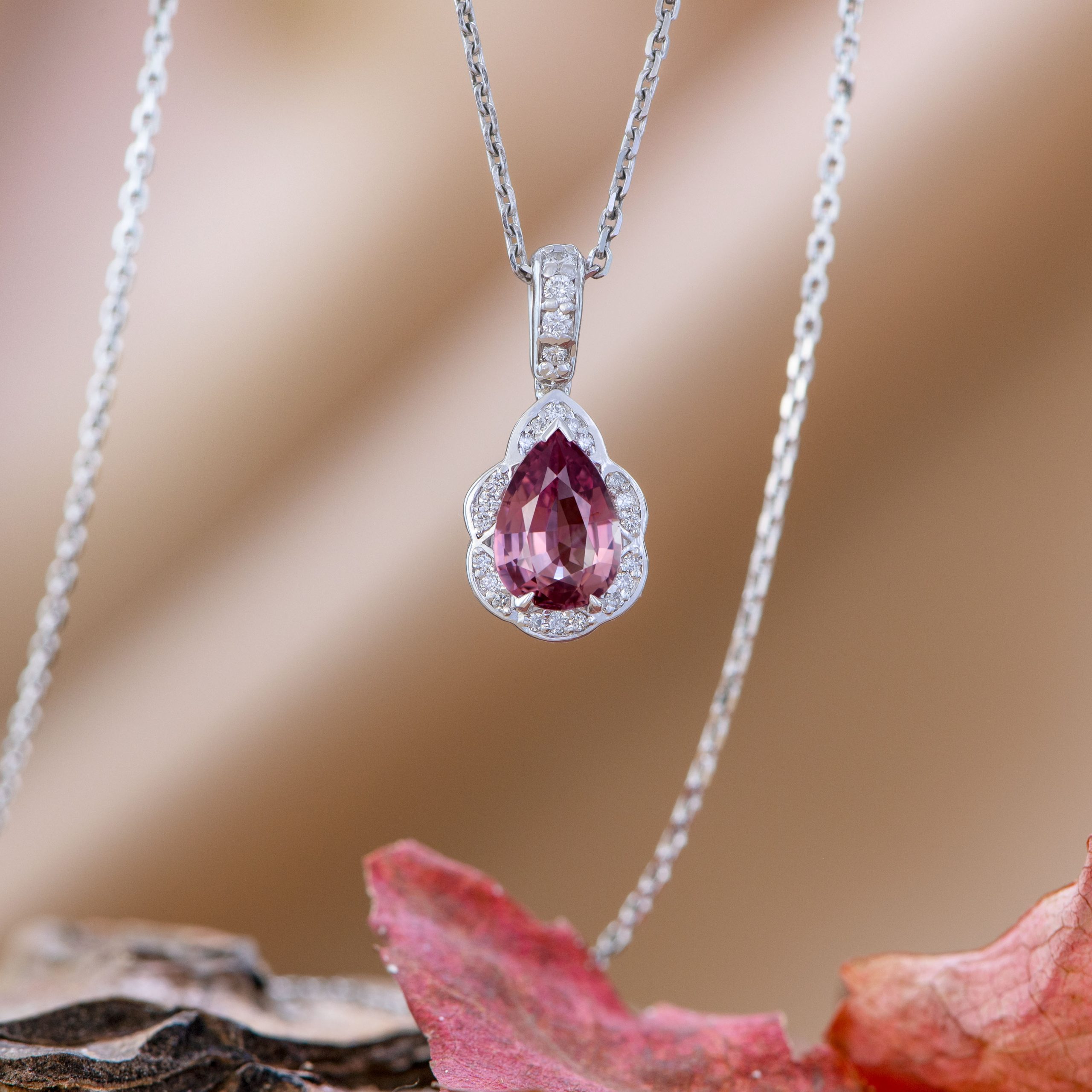 Or jaune, Saphir Padparadscha, Diamants