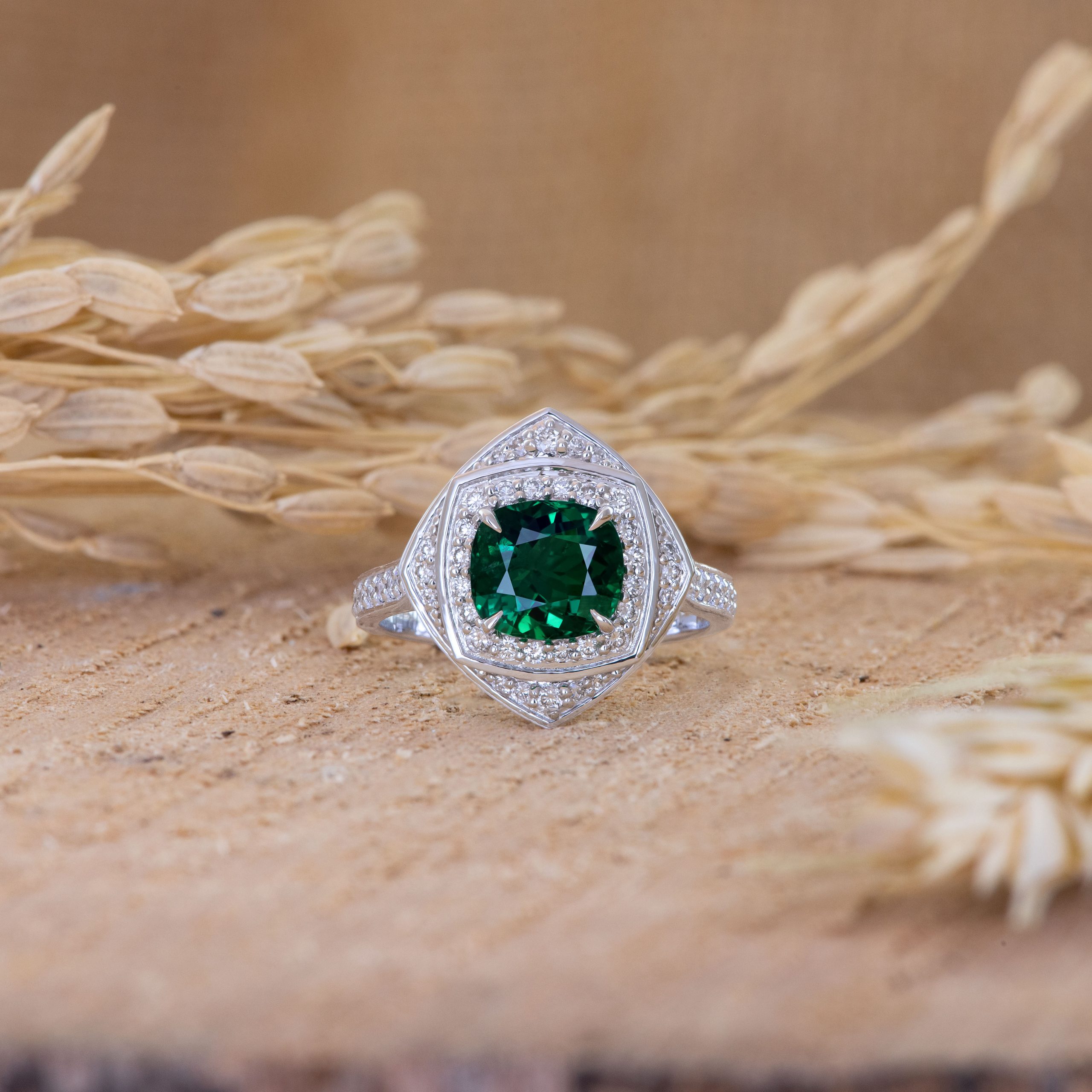 Or blanc, Émeraude, Diamants