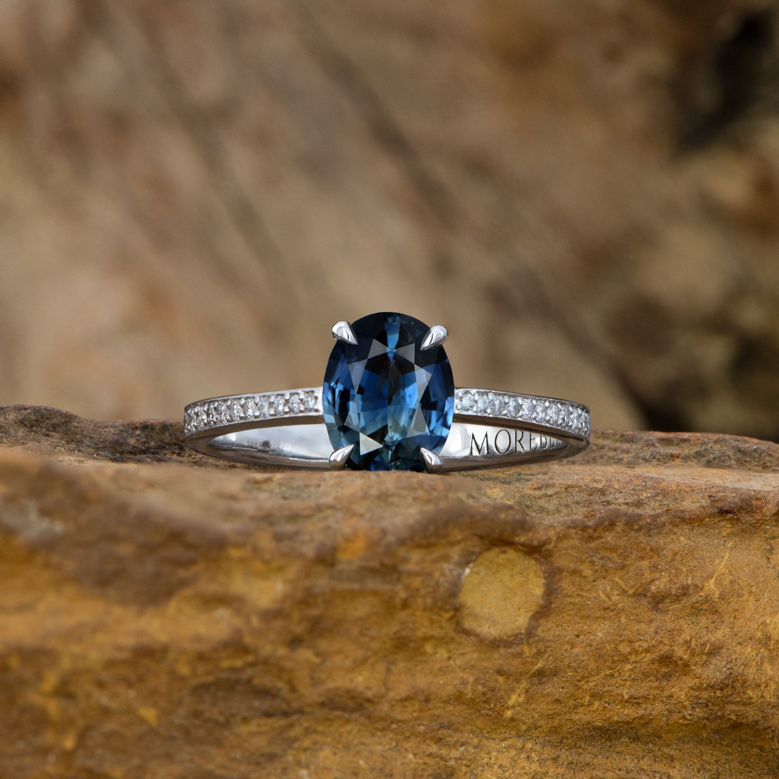 Or blanc, Saphir bleu, Diamants