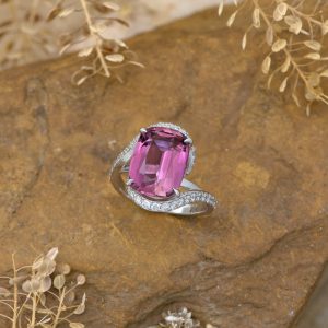 Or blanc, Tourmaline rose, Diamants