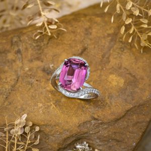 Or blanc, Tourmaline rose, Diamants