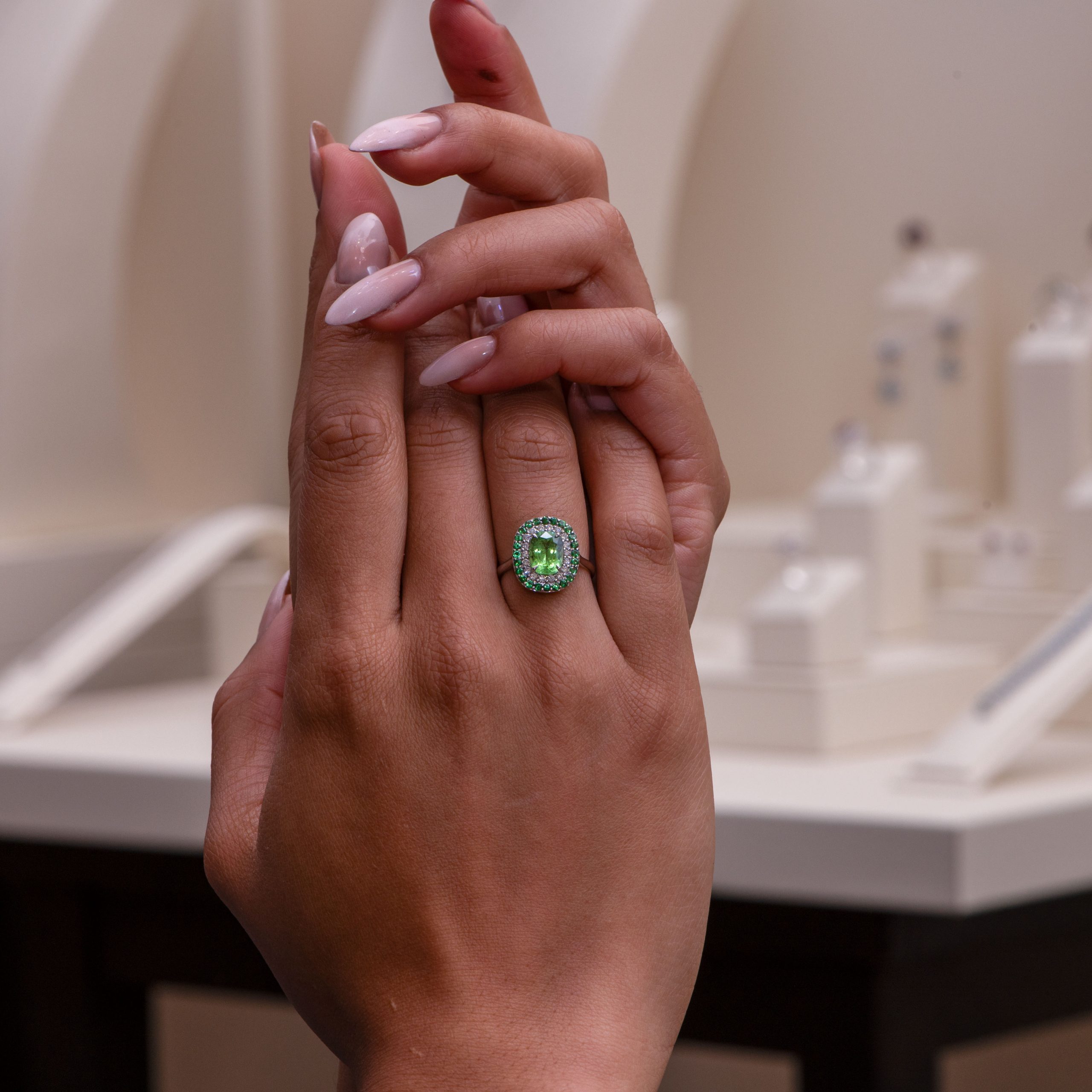 Or blanc, Paraïba, Tsavorites, Diamants – Image 3