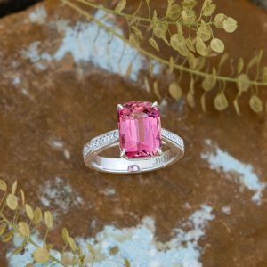 Or blanc, Tourmaline rose, Diamants