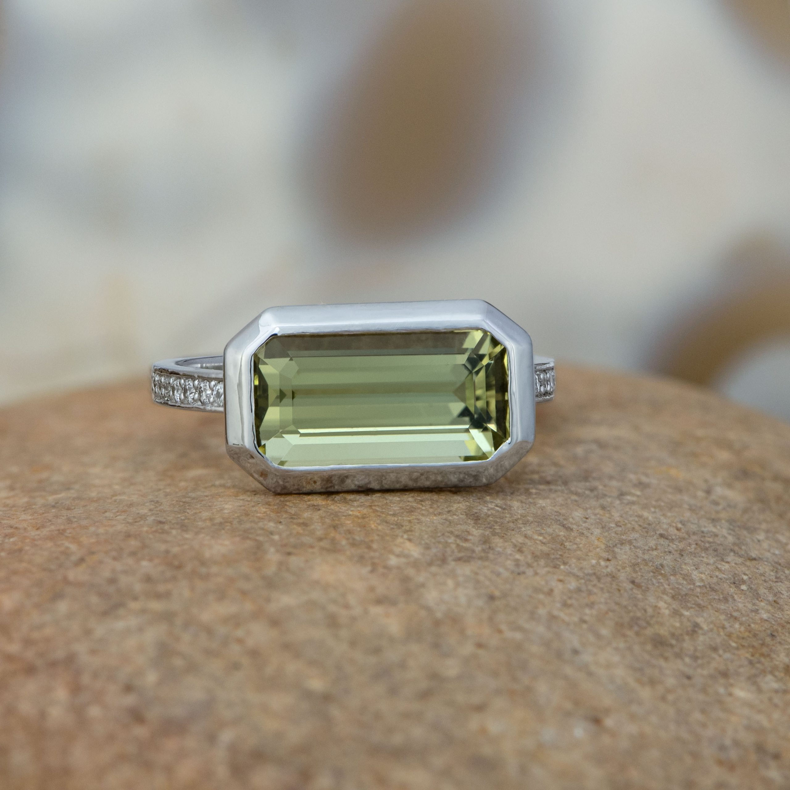 Or blanc, Beryl vert, Diamants