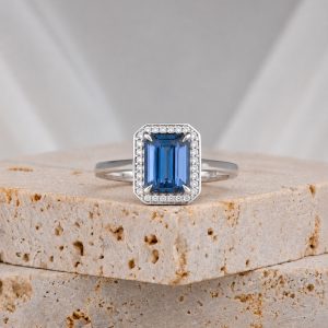 Or blanc, Spinelle, Diamants